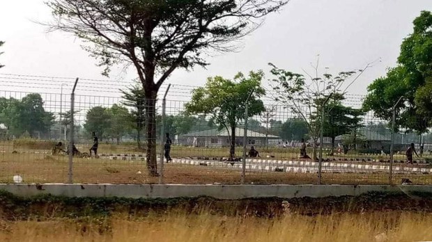 မြဝတီတံတားအောက် ခိုလှုံနေတဲ့ ခလရ ၂၇၅ တပ်ရင်းကို KNLA ပူးပေါင်းတပ်တွေ ဒရုန်းနဲ့ တိုက်ခိုက် မြဝတီတံတားအောက် ခိုလှုံနေတဲ့ ခလရ ၂၇၅ တပ်ရင်းကို KNLA ပူးပေါင်းတပ်တွေ ဒရုန်းနဲ့ တိုက်ခိုက်
