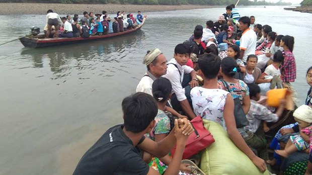 myebon-villagers-flee-622.jpg myebon-villagers-flee-622.jpg