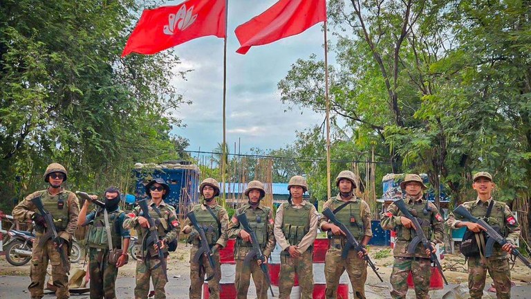 ပြည်သူ့ကာကွယ်ရေးတပ်မတော် (မန္တလေး) မှ တပ်ဖွဲ့ဝင်တချို့အား ၂၀၂၄ ခုနှစ်၊ ဇူလိုင်လ ၃ ရက်နေ့က တွေ့ရစဉ်။ (ပြည်သူ့ကာကွယ်ရေးတပ်မတော် - မန္တလေး ဓာတ်ပုံ)