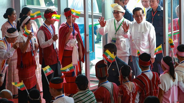 စစ်ကောင်စီပြုလုပ်တဲ့ NCA ပွဲတက်ရောက်သူသုံးဦးကို ABSDF တာဝန်ကနေ ရပ်ဆိုင်း စစ်ကောင်စီပြုလုပ်တဲ့ NCA ပွဲတက်ရောက်သူသုံးဦးကို ABSDF တာဝန်ကနေ ရပ်ဆိုင်း