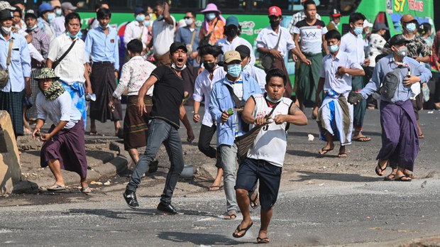 အာဏာရှင်ဆန့်ကျင်နေသူတွေရဲ့ မိသားစုဝင်တွေ ရန်ရှာခံနေရ အာဏာရှင်ဆန့်ကျင်နေသူတွေရဲ့ မိသားစုဝင်တွေ ရန်ရှာခံနေရ