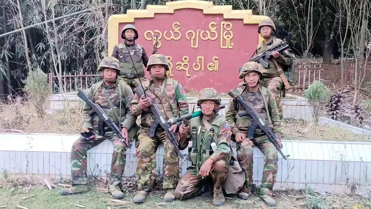 ကချင်လွတ်မြောက်ရေးတပ်မတော် (KIA) တပ်ဖွဲ့ဝင်အချို့ကို ၂၀၂၄ ခုနှစ်၊ မတ်လ ၂၉ ရက်နေ့က တွေ့ရစဉ်။ (Photo: Twitter/ FreeKachin)