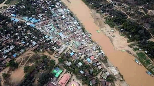ဖားကန့် ဆယ်ဇင်းရွာမှာ နေအိမ် ၄၀၀ ကျော် မီးရှို့ခံရ ဖားကန့် ဆယ်ဇင်းရွာမှာ နေအိမ် ၄၀၀ ကျော် မီးရှို့ခံရ