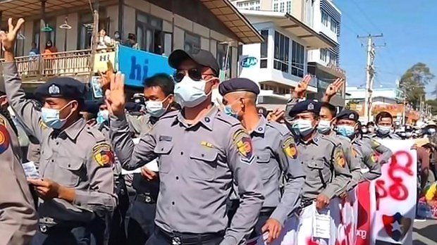 နှစ်ပတ်အတွင်း CDM လုပ်သူ ရဲနဲ့ စစ်သား ၄၀၀ ကျော်ရှိကြောင်း NUG ပြော