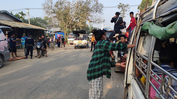 ဇရပ်ကြီးမှာ လေကြောင်းနဲ့ လက်နက်ကြီးကြောင့် အရပ်သားတွေ သေဆုံး ဇရပ်ကြီးမှာ လေကြောင်းနဲ့ လက်နက်ကြီးကြောင့် အရပ်သားတွေ သေဆုံး