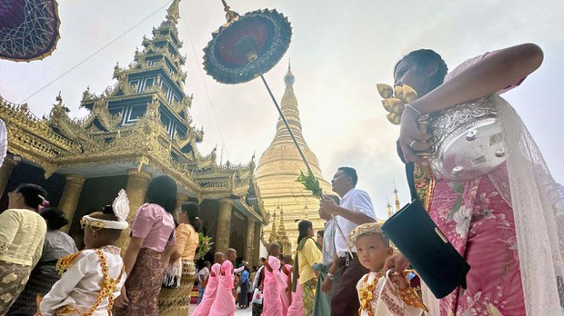 ငြိမ်းချမ်းတဲ့ နှစ်သစ်ဖြစ်ဖို့ မြန်မာပြည်သူတွေ မျှော်လင့်နေ ငြိမ်းချမ်းတဲ့ နှစ်သစ်ဖြစ်ဖို့ မြန်မာပြည်သူတွေ မျှော်လင့်နေ