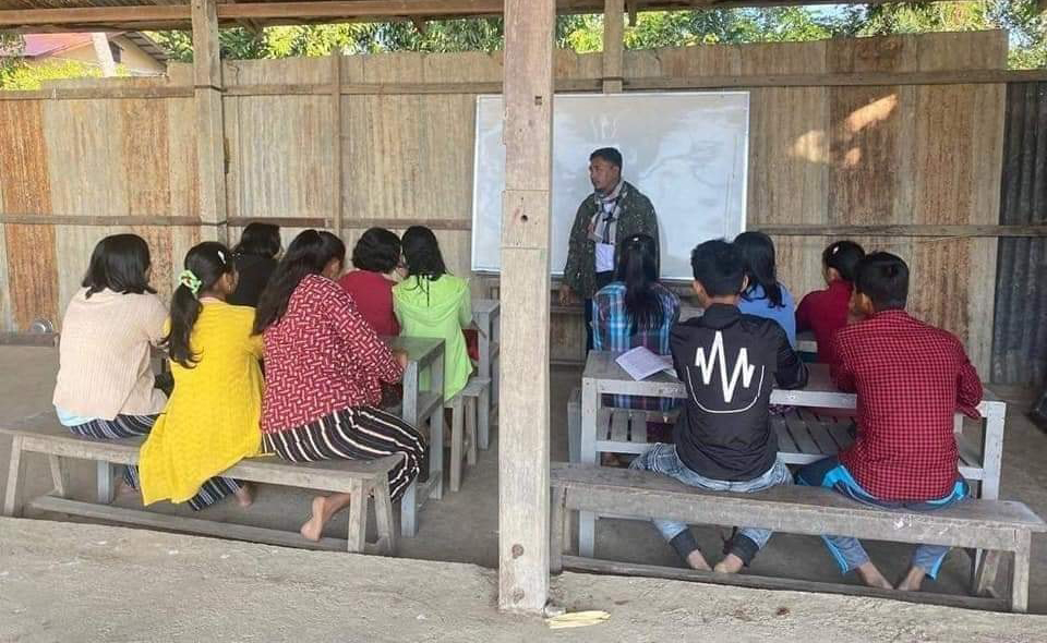 (စစ်ကိုင်းတိုင်း နယ်မြေတစ်ခုမှာ ဖွင့်လှစ်ထားတဲ့ ကိုယ်ထူကိုယ်ထကျောင်းတစ်ကျောင်းကို တွေ့ရစဉ်) Photo: CJ