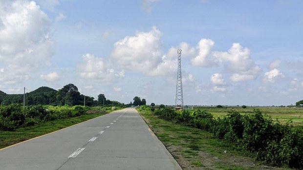 ရခိုင်ပြည်နယ်မှာ အင်တာနက်နဲ့ ဖုန်းလိုင်းမရလို့ ပြည်သူတွေ အခက်အခဲဖြစ် ရခိုင်ပြည်နယ်မှာ အင်တာနက်နဲ့ ဖုန်းလိုင်းမရလို့ ပြည်သူတွေ အခက်အခဲဖြစ်