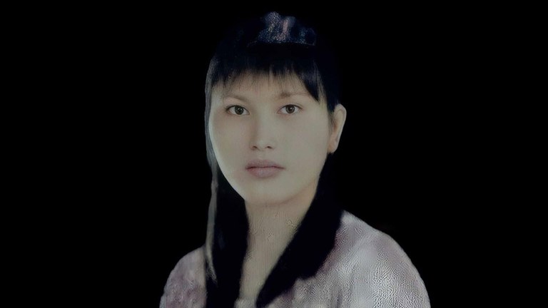 အိုးဘိုထောင်တွင် ထောင်ဒဏ် ခြောက်နှစ် ချမှတ်ခံထားရပြီး ဆေးကုသမှု အလုံအလောက်မရတာကြောင့် ၂၀၂၄ ခုနှစ် ဖေဖော်ဝါရီလ ၄ ရက်နေ့က သေဆုံးခဲ့သည့် နိုင်ငံရေးအကျဉ်းသူ မယဉ်မိုးအား တွေ့ရစဉ်။ (Photo: Political Prisoners Network - Myanmar)