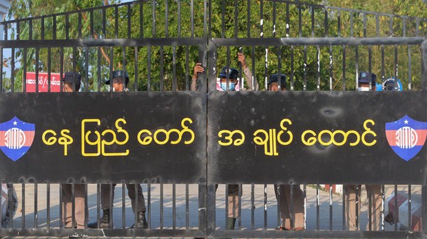 ထောင်ဝင်စာပို့ခွင့်ကန့်သတ်ချက်ကြောင့် နိုင်ငံရေးအကျဉ်းသားတွေအတွက် စိုးရိမ်နေ