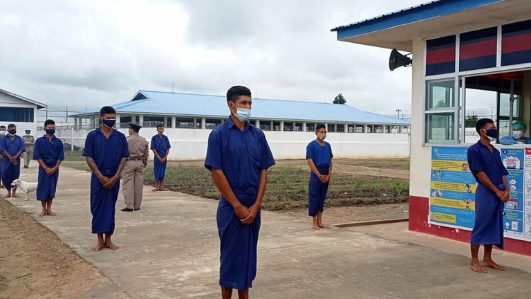 နေပြည်တော် အကျဉ်းထောင်မှ အကျဉ်းသားများအား ၂၀၂၁ ခုနှစ် ဇူလိုင်လ ၂၈ ရက်နေ့က တွေ့ရစဉ်။ (Photo: Myanmar Prisons Department)