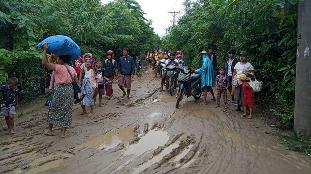 ဖြူးမြို့နယ် အောက်ကြာအင်းရွာမှာ ခြောက်ဦးခန့်သေဆုံးပြီး တစ်ထောင်ခန့်ထွက်ပြေးနေ ဖြူးမြို့နယ် အောက်ကြာအင်းရွာမှာ ခြောက်ဦးခန့်သေဆုံးပြီး တစ်ထောင်ခန့်ထွက်ပြေးနေ