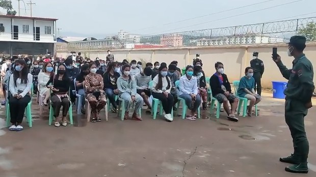 ‘ဝ’ ဒေသက ရွှေ့ပြောင်းလုပ်သားတွေ ကွာရန်တင်းစရိတ်ကြီးလို့ ဒုက္ခရောက်နေ ‘ဝ’ ဒေသက ရွှေ့ပြောင်းလုပ်သားတွေ ကွာရန်တင်းစရိတ်ကြီးလို့ ဒုက္ခရောက်နေ