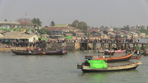 ရခိုင်တင်ပို့မဲ့ စားသုံးကုန်တွေကို စစ်ကောင်စီ ပစ်မှတ်ထား ဖမ်းဆီးနေ