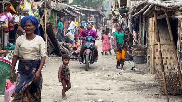 ပဋိပက္ခ ဆယ်နှစ်ကျော်မှာ ရခိုင်နဲ့ မွတ်စလင်တွေ ဆက်ဆံရေးပြေလည်လာ ပဋိပက္ခ ဆယ်နှစ်ကျော်မှာ ရခိုင်နဲ့ မွတ်စလင်တွေ ဆက်ဆံရေးပြေလည်လာ