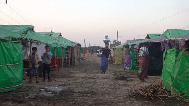 ရခိုင်မှာ စစ်ဘေးဒုက္ခသည်ခြောက်သိန်းခန့် စားဝတ်နေရေးခက်ခဲနေ ရခိုင်မှာ စစ်ဘေးဒုက္ခသည်ခြောက်သိန်းခန့် စားဝတ်နေရေးခက်ခဲနေ