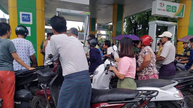 ရုရှားထံက စက်သုံးဆီဝယ်ယူမှု ပြည်တွင်းပြဿနာကို ဖြေရှင်းနိုင်မှာ မဟုတ်ဟု လေ့လာသူတွေ သုံးသပ် ရုရှားထံက စက်သုံးဆီဝယ်ယူမှု ပြည်တွင်းပြဿနာကို ဖြေရှင်းနိုင်မှာ မဟုတ်ဟု လေ့လာသူတွေ သုံးသပ်