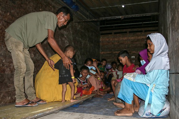 အင်ဒိုနီးရှားရောက် ရိုဟင်ဂျာတွေကို သုံးလယာယီနေခွင့်ပေး အင်ဒိုနီးရှားရောက် ရိုဟင်ဂျာတွေကို သုံးလယာယီနေခွင့်ပေး