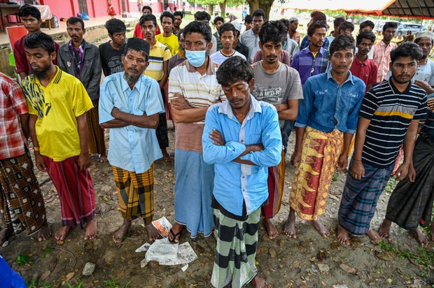 ပင်လယ်ပြင်မှာ သေဆုံး၊ ပျောက်ဆုံးခဲ့တဲ့ ရိုဟင်ဂျာဒုက္ခသည် သုံးရာကျော်ရှိ ပင်လယ်ပြင်မှာ သေဆုံး၊ ပျောက်ဆုံးခဲ့တဲ့ ရိုဟင်ဂျာဒုက္ခသည် သုံးရာကျော်ရှိ