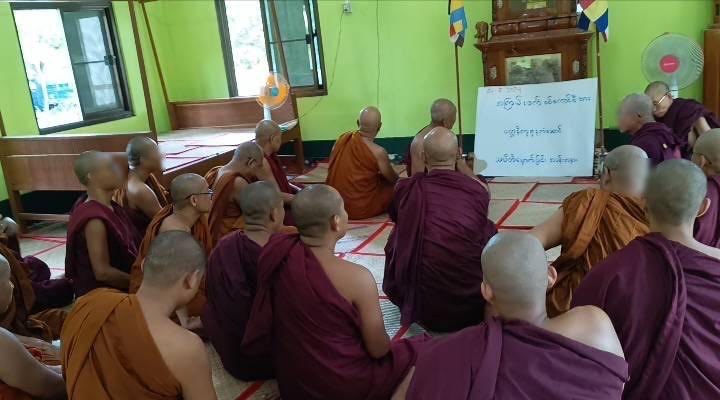 ၂ဝ၂၄ ခုနှစ် ဇွန်လ ၂၄ ရက်နေ့က ပတ္တနိက္ကုဇ္ဇနကံဆောင်ပြီး စစ်ကိုင်းတိုင်း၊ ဒီပဲယင်းမြို့နယ်က သံဃာတော်များ စစ်ကောင်စီကို သပိတ်မှောက်ခဲ့ကြစဉ်။ (Citizen Photo)