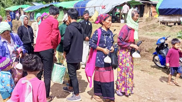 ကရင်နီဒုက္ခသည်စခန်းတွေမှာ ဆေးဝါးနဲ့ ရိက္ခာ ပြတ်လပ် ကရင်နီဒုက္ခသည်စခန်းတွေမှာ ဆေးဝါးနဲ့ ရိက္ခာ ပြတ်လပ်