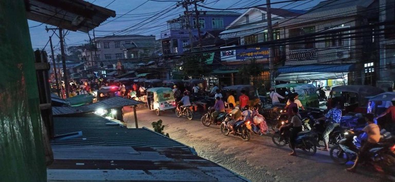 စစ်တွေဒေသခံများအား ၂၀၂၃ ခုနှစ် နိုဝင်ဘာလ ၃၀ ရက်နေ့က တွေ့ရစဉ်။ (Citizen Photo)