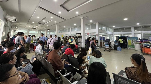 စစ်တွေဒေသခံ သောင်းနဲ့ချီ မြို့ကို စွန့်ခွာနေ စစ်တွေဒေသခံ သောင်းနဲ့ချီ မြို့ကို စွန့်ခွာနေ