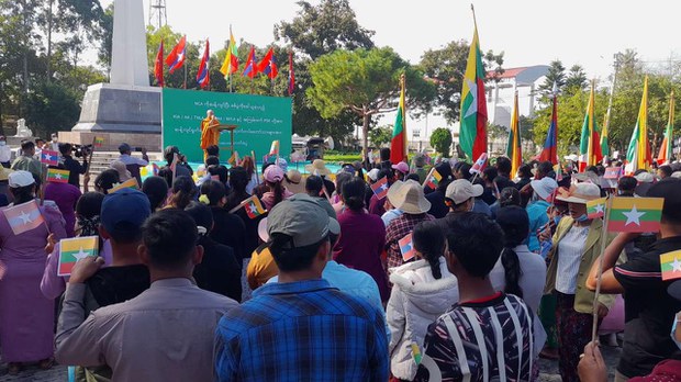တပ်ထောက်ခံသူတွေ စစ်ခေါင်းဆောင်အပေါ် ယုံကြည်မှုကျဆင်းနေပြီလို့ လေ့လာသူတွေပြော တပ်ထောက်ခံသူတွေ စစ်ခေါင်းဆောင်အပေါ် ယုံကြည်မှုကျဆင်းနေပြီလို့ လေ့လာသူတွေပြော