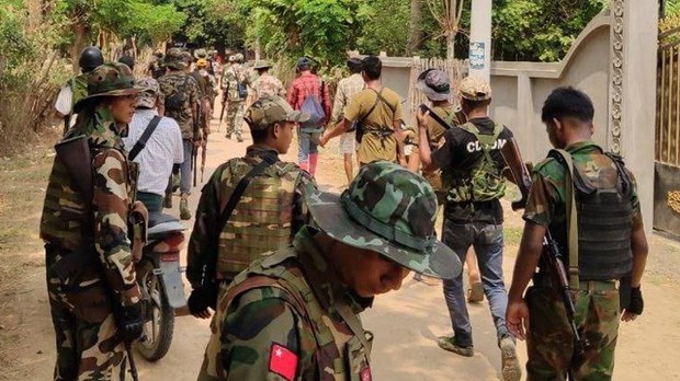 မြင်းခြံမြို့နယ် တလုပ်မြို့ကျေးရွာမှာ နှစ်ဖက်တိုက်ပွဲ ပြင်းထန်နေ မြင်းခြံမြို့နယ် တလုပ်မြို့ကျေးရွာမှာ နှစ်ဖက်တိုက်ပွဲ ပြင်းထန်နေ