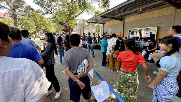 ထိုင်းရောက် မြန်မာတွေရဲ့ တစ်နှစ်အတွင်း အခက်အခဲနဲ့ ရုန်းကန်မှုများ ထိုင်းရောက် မြန်မာတွေရဲ့ တစ်နှစ်အတွင်း အခက်အခဲနဲ့ ရုန်းကန်မှုများ