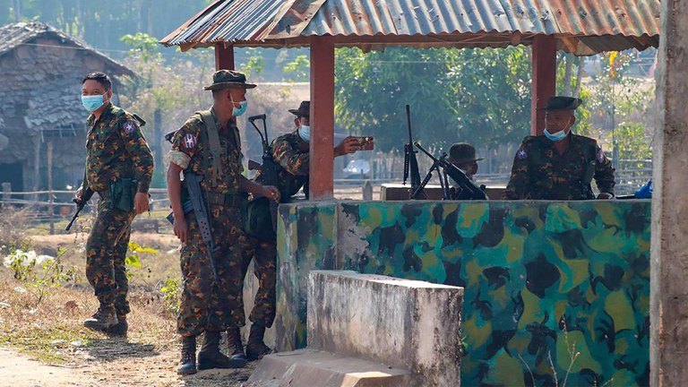 ကရင်ပြည်နယ်မှ စစ်ကောင်စီတပ်စခန်းတစ်ခုအား ၂၀၂၁ ခုနှစ်၊ ဧပြီလ ၇ ရက်နေ့က တွေ့ရစဉ်။ (Photo: Handout / Free Burma Rangers / AFP)