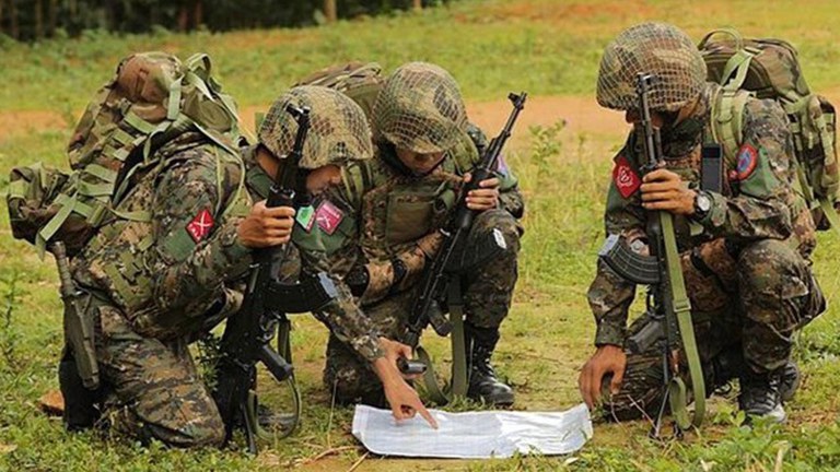 မြောက်ပိုင်း မဟာမိတ်သုံးဖွဲ့ TNLA, MNDAA, AA တပ်ဖွဲ့ဝင်များကို တွေ့ရစဥ်။ (Arakan Army Photo)