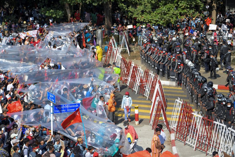 2021-02-09T000000Z_175368997_RC22PL9EN50F_RTRMADP_3_MYANMAR-POLITICS.JPG 2021-02-09T000000Z_175368997_RC22PL9EN50F_RTRMADP_3_MYANMAR-POLITICS.JPG