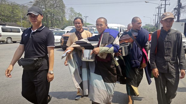 မြန်မာပြည်ဖြတ်ပြီး ဗုဒ္ဓဂါယာကိုကြွချီမဲ့ ဗီယက်နမ်ဘုန်းတော်ကြီး ထစ်မင်းတွေ့ မြန်မာပြည်ဖြတ်ပြီး ဗုဒ္ဓဂါယာကိုကြွချီမဲ့ ဗီယက်နမ်ဘုန်းတော်ကြီး ထစ်မင်းတွေ့