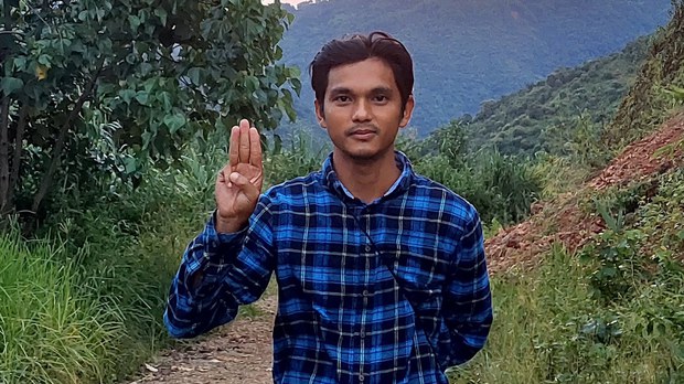စစ်ကောင်စီက ဖမ်းဝရမ်းထုတ်ထားတဲ့ ယောနယ်သား သွားဆရာဝန် စစ်ကောင်စီက ဖမ်းဝရမ်းထုတ်ထားတဲ့ ယောနယ်သား သွားဆရာဝန်
