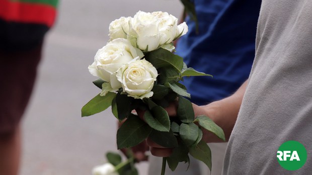 white-rose-campaign-622.jpg white-rose-campaign-622.jpg