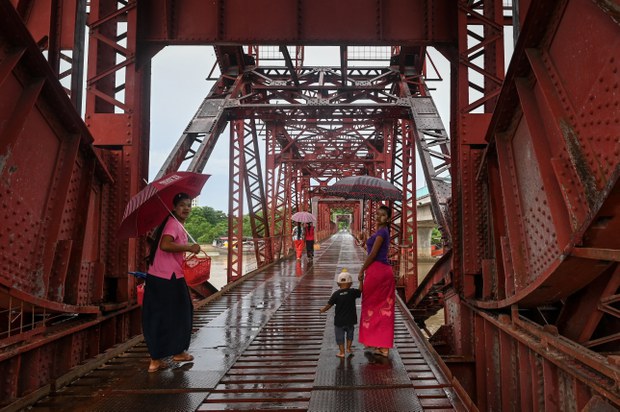 တရားဥပဒေစိုးမိုးမှုမရှိလို့ လုံခြုံမှုကင်းမဲ့နေတဲ့ အမျိုးသမီးတွေရဲ့ဘဝ တရားဥပဒေစိုးမိုးမှုမရှိလို့ လုံခြုံမှုကင်းမဲ့နေတဲ့ အမျိုးသမီးတွေရဲ့ဘဝ