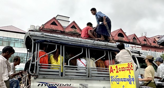 ရန်ကုန်က အခြေခံလူတန်းစားတွေရဲ့ အိမ်ပြန်ချိန် ရန်ကုန်က အခြေခံလူတန်းစားတွေရဲ့ အိမ်ပြန်ချိန်