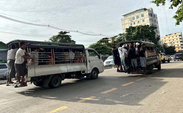 အောက်ဆိုက်ကားဟုခေါ်သော ကြားဖြတ်ပြေးဆွဲသည့် ယာဉ်တချို့အား ၂ဝ၂၃ ခုနှစ် ဩဂုတ်လအတွင်းက ရန်ကုန်မြို့ထဲတွင် တွေ့ရစဉ်။ (Photo: RFA)