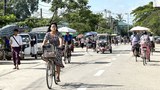 ဆိုင်ကယ်စီးခွင့်ပိတ်ထားတဲ့ ဒလမြို့နယ်မှာ စက်ဘီးစီးသူများလာ