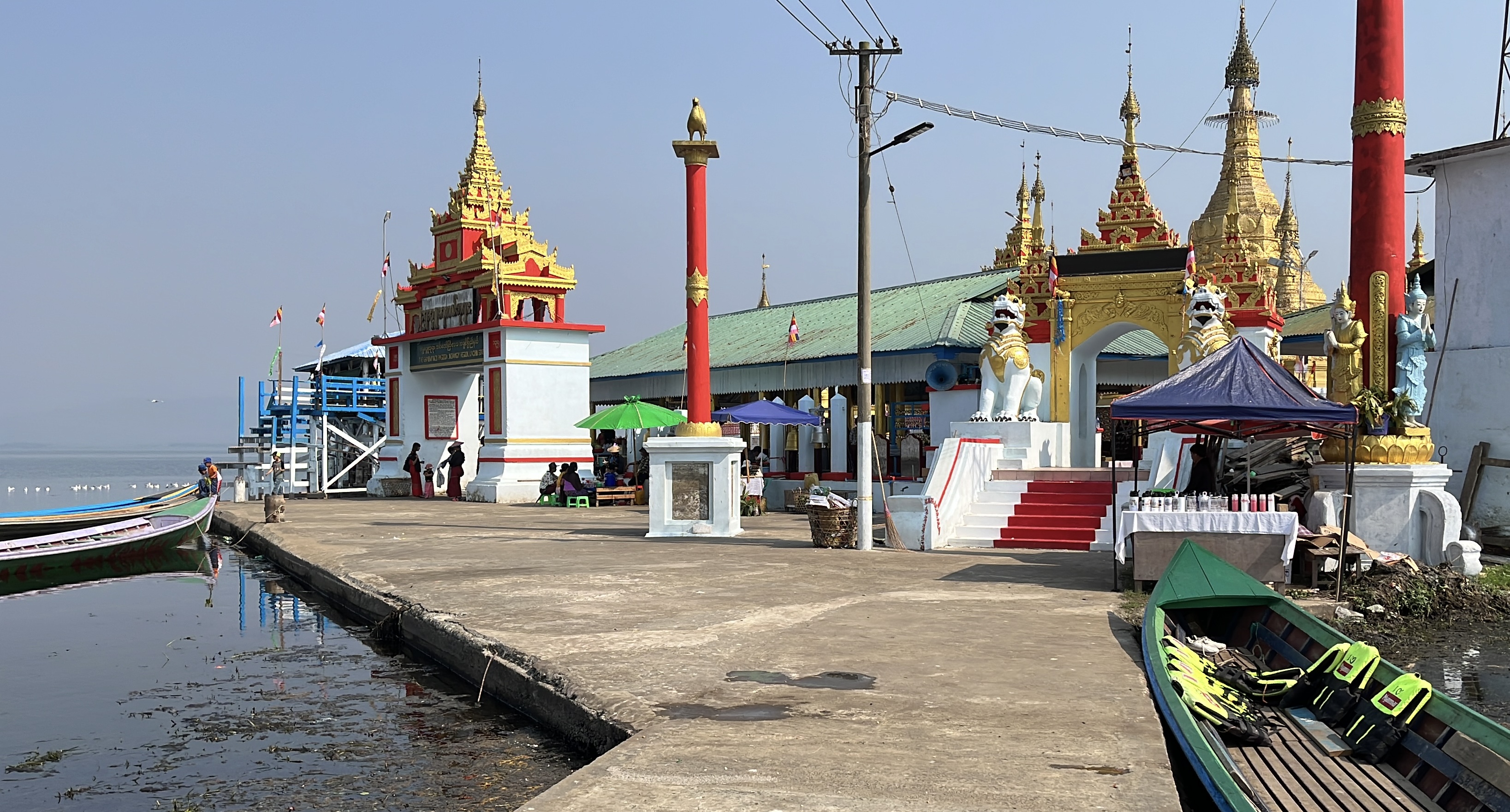 အရှေ့တောင်အာရှတွင် တတိယအကြီးဆုံး ကုန်းတွင်းရေတိမ်ရမ်ဆာဒေသအဖြစ် UNESCO မှ သတ်မှတ်ထားသည့် အင်းတော်ကြီးကန်ရေလယ်မှာ တည်ထားသည့် ရွှေမဉ္ဇူဘုရားကို ၂၀၂၃ ခုနှစ်၊ မတ်လ ၁၃ ရက်နေ့က တွေ့ရစဉ်။ (Photo: RFA)