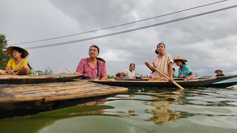 ရှမ်းပြည်နယ်တောင်ပိုင်း ညောင်ရွှေမြို့နယ် အင်းလေးဒေသတွင် ရေနစ်မြုပ်နေသည့် နေအိမ်များအား ၂၀၂၄ ခုနှစ်၊ စက်တင်ဘာ ၂၉ ရက်နေ့က တွေ့ရစဉ်။ (RFA Photo)