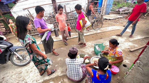 မုန်တိုင်းကြောင့် ပျက်စီးသွားတဲ့ စစ်တွေမြို့ပေါ်ဒုက္ခသည်စခန်းမှာ အကူအညီလိုအပ်နေ
