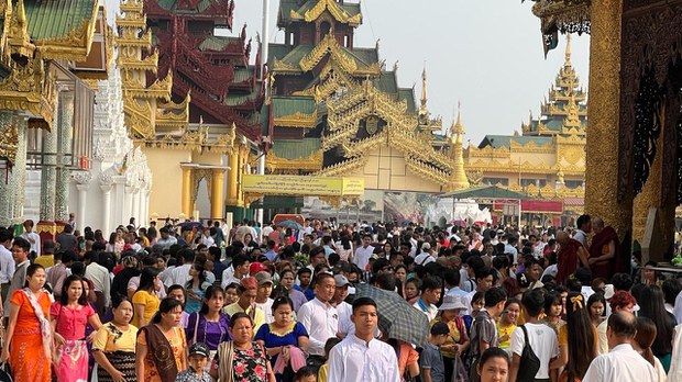 မြန်မာနှစ်ဆန်း ၁ ရက်နေ့ ရွှေတိဂုံဘုရားမြင်ကွင်း