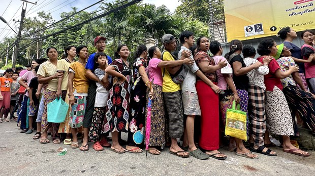 အခြေခံလူတန်းစားတွေဘဝ ပိုခက်ခဲလာ အခြေခံလူတန်းစားတွေဘဝ ပိုခက်ခဲလာ