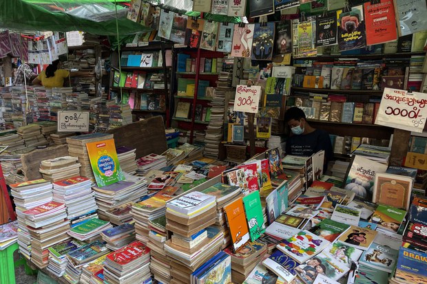 book-stall-001