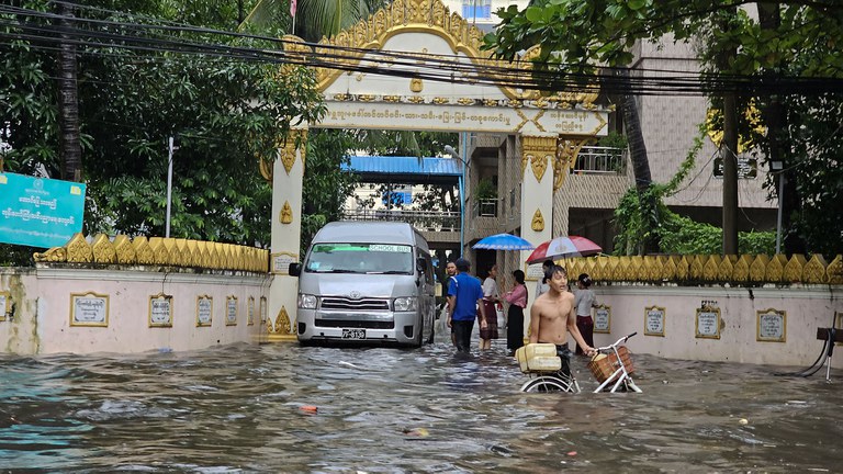 ရန်ကုန်တိုင်း၊ ကမာရွတ်မြို့နယ်တွင် ရေကြီးနေတာကို ၂၀၂၃ စက်တင်ဘာ ၂၀ ရက်နေ့က တွေ့ရစဉ်။ (Photo : RFA)