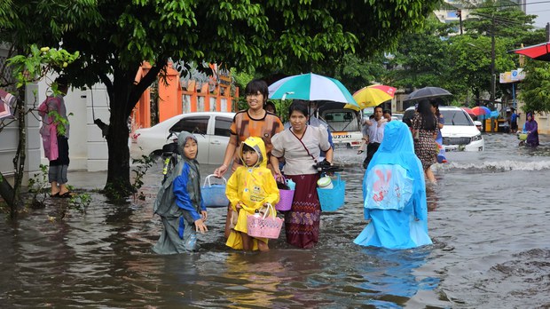 ရန်ကုန်မှာမိုးများလို့ နေရာအချို့ရေကြီး