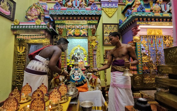 ရန်ကုန်မြို့က ဟိန္ဒူဘာသာဝင်တွေရဲ့ ဒီပါဝလီ မီးထွန်းပွဲ ရန်ကုန်မြို့က ဟိန္ဒူဘာသာဝင်တွေရဲ့ ဒီပါဝလီ မီးထွန်းပွဲ