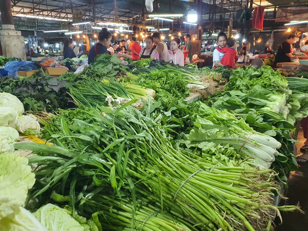 ລາຄາຜັກ ໃນໃນນະຄອນຫຼວງແພງຂຶ້ນ ເປັນຜົນກະທົບ ນ້ຳຖ້ວມພື້ນທີ່ການກະເສດ